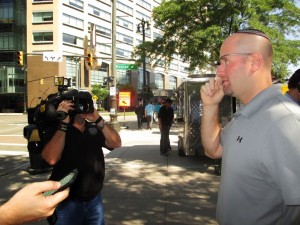 Rabbi Jason Miller demonstrating Google Glass for Fox2 News Detroit